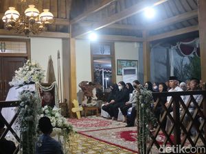 Ganjar hingga Hasto PDIP Hadir di Rumah Duka Dubes Prakosa di Bantul Ganjar hingga Hasto PDIP Hadir di Rumah Duka Dubes Prakosa di Bantul