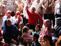 Tekan Stunting di Jateng, Ganjar Minta Bupati-Kades Pastikan Data Bumil