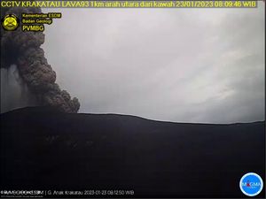 Gunung Anak Krakatau Erupsi 7 Kali Pagi Ini Gunung Anak Krakatau Erupsi 7 Kali Pagi Ini