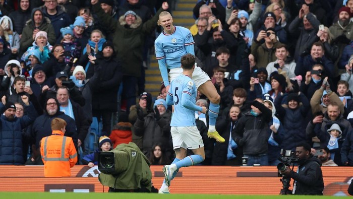 Soccer Football - Premier League - Manchester City v Wolverhampton Wanderers - Etihad Stadium, Manchester, Britain - January 22, 2023 Manchester Citys Erling Braut Haaland celebrates scoring their second goal with John Stones REUTERS/Phil Noble EDITORIAL USE ONLY. No use with unauthorized audio, video, data, fixture lists, club/league logos or live services. Online in-match use limited to 75 images, no video emulation. No use in betting, games or single club /league/player publications.  Please contact your account representative for further details.