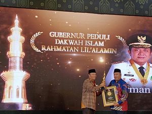 Peduli Dakwah, Gubernur Sumsel Terima Anugerah IKADI Award 2022