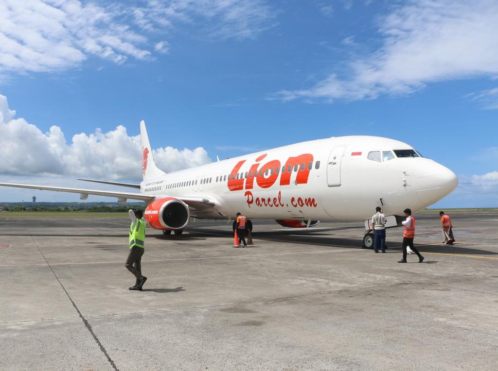Ponsel Berasap Bikin Penumpang Lion Air Buka Jendela Darurat
