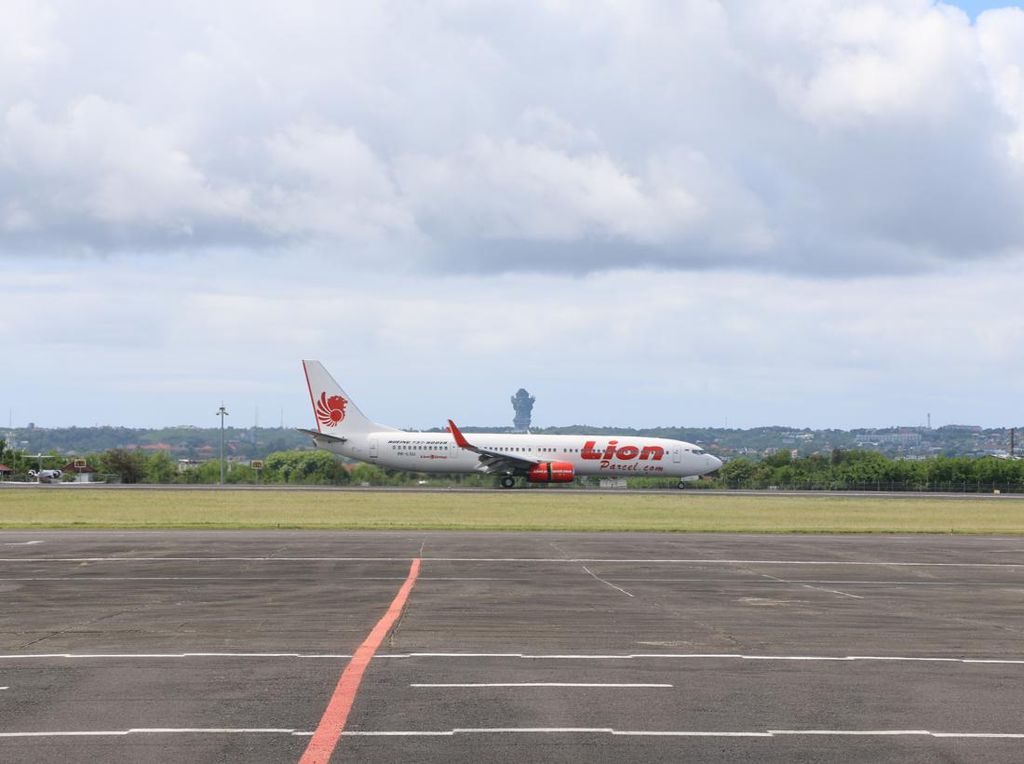 Lion Air Makassar-Surabaya Divert ke Denpasar Berpenumpang 206 Orang Lion Air Makassar-Surabaya Divert ke Denpasar Berpenumpang 206 Orang
