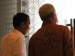 Ganjar Unggah Foto Bareng Jokowi Sebelum Terbang