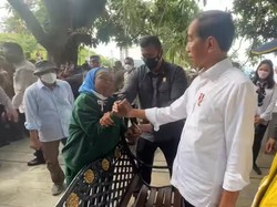 Saat Emak-emak Histeris Curhat ke Jokowi: Bayar Utang Rp 3 Juta Tak Mampu