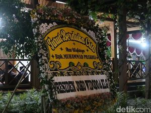 Suasana Rumah Duka Dubes Prakosa Bantul, Ada Karangan Bunga Jokowi-Megawati Suasana Rumah Duka Dubes Prakosa Bantul, Ada Karangan Bunga Jokowi-Megawati
