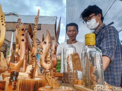 Uniknya Kujang Berbahan Kayu Pinus Buatan Warga Bandung