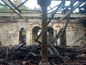 Sebelum Bakar Masjid Garut, Pria ODGJ Izin ke Toilet dari Pasungan Keluarga Sebelum Bakar Masjid Garut, Pria ODGJ Izin ke Toilet dari Pasungan Keluarga