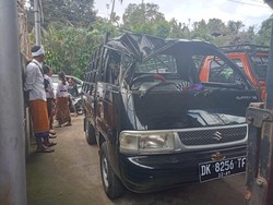 Mobil Pikap Bawa Rombongan Pemedek Terbalik-Timpa 6 Siswa Pulang Sekolah