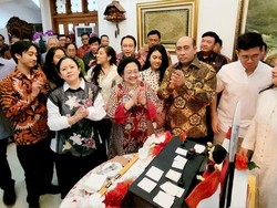Megawati Ultah ke-76, 3 Orang Ini Diberi Potongan Kue