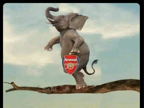 Meme Arsenal Libas MU: Nyaman di Pucuk, Nketiah kayak Henry!