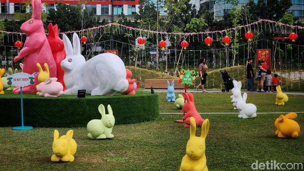 Menikmati Suasana Imlek di Taman Kota One Satrio