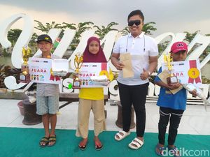 Seru! 3 Anak di Sidoarjo Juara Lomba Lato-lato, Hadiahnya 146 Udang-Bandeng Seru! 3 Anak di Sidoarjo Juara Lomba Lato-lato, Hadiahnya 146 Udang-Bandeng