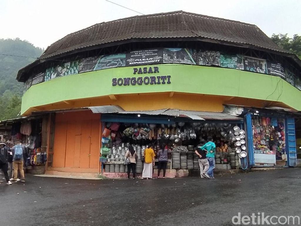 Dulu Dijubeli Wisatawan, Kini Pasar Wisata Songgoriti Sepi Pembeli Dulu Dijubeli Wisatawan, Kini Pasar Wisata Songgoriti Sepi Pembeli