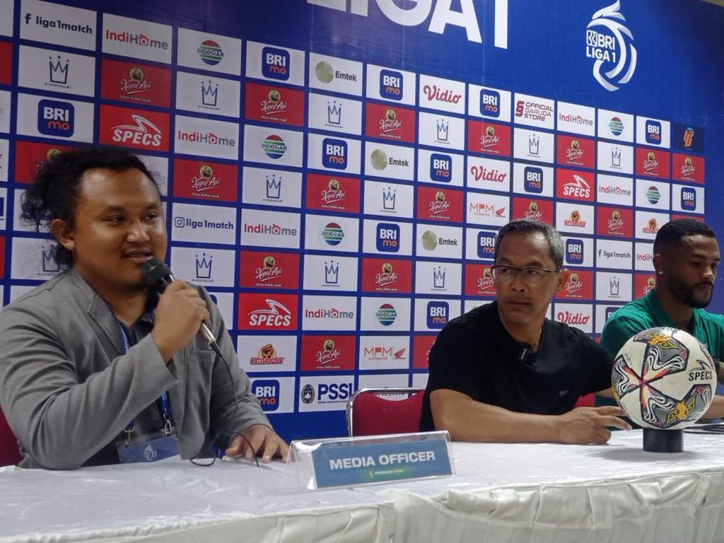 Tumbangkan Bhayangkara FC, Aji Santoso: Saya Tak Percaya Statistik Tumbangkan Bhayangkara FC, Aji Santoso: Saya Tak Percaya Statistik