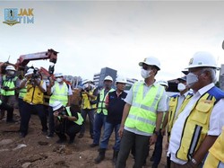 Jelang Kunjungan Jokowi, Heru Budi-Menteri PUPR Cek Proyek Sodetan Ciliwung