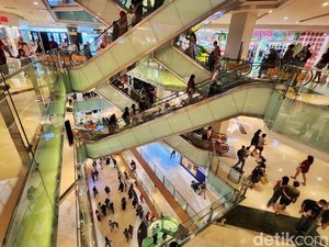 Potret Keramaian Pusat Perbelanjaan Pada Cuti Bersama Imlek