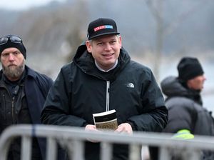 Ini Politisi Pembakar Al-Quran di Swedia yang Bikin Geram Umat Muslim Ini Politisi Pembakar Al-Quran di Swedia yang Bikin Geram Umat Muslim