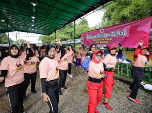Emak-emak Relawan Ganjar Gelar Senam Sehat di Bandung