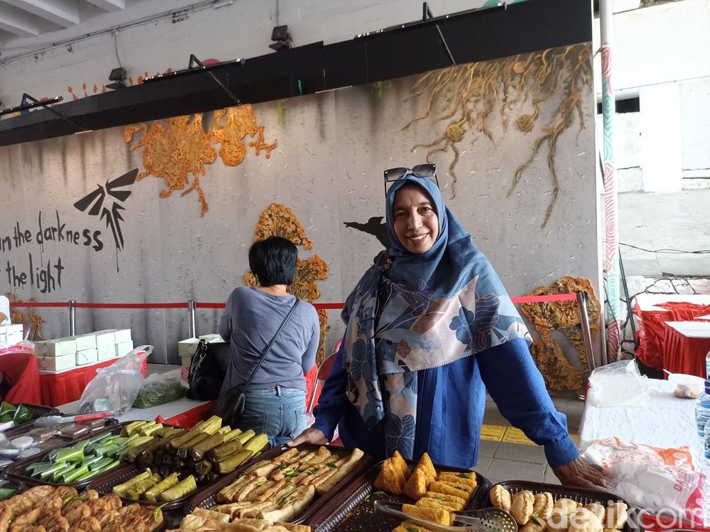 Yang Tak Kenal Cuti Bersama demi Raup Cuan di Jakarta Yang Tak Kenal Cuti Bersama demi Raup Cuan di Jakarta