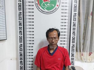 Simpan 62 Paket Ganja, Lansia di Siantar Ditangkap! Simpan 62 Paket Ganja, Lansia di Siantar Ditangkap!