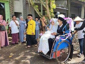 Langkah Panjang Pasangan Santri Usai Nikah Massal di Ciamis