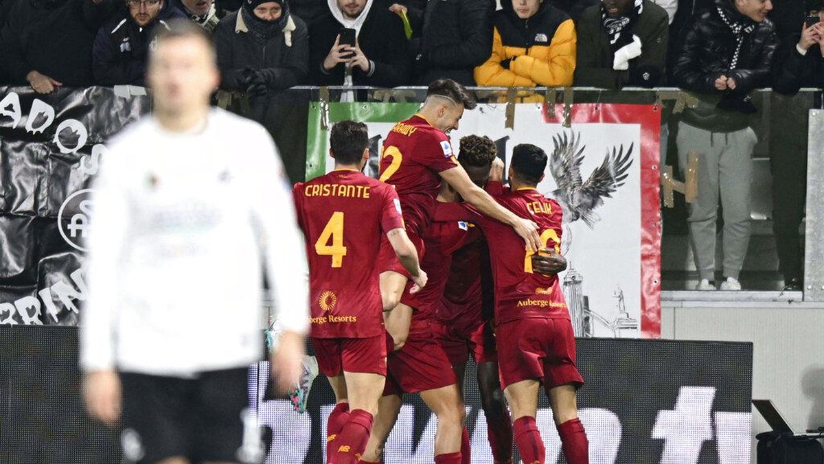 AS Roma kalahkan Spezia 2-0: (AP/Tano Pecoraro)