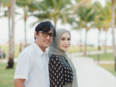 8 Potret Mesra Andre Taulany & Istri, 18 Tahun Menikah Kini Gugat Cerai