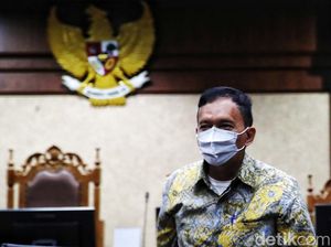 Didakwa Terima Gratifikasi dan TPPU, Angin Prayitno Tak Ajukan Eksepsi Didakwa Terima Gratifikasi dan TPPU, Angin Prayitno Tak Ajukan Eksepsi