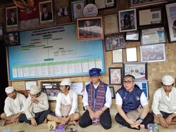 Anies Kunjungi Desa Baduy Luar, Terima Curhat Kolom Agama di KTP