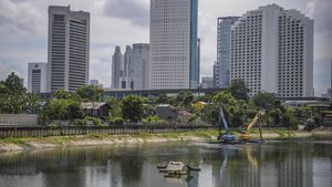 Antisipasi Banjir, Lumpur di Waduk Melati Dikeruk