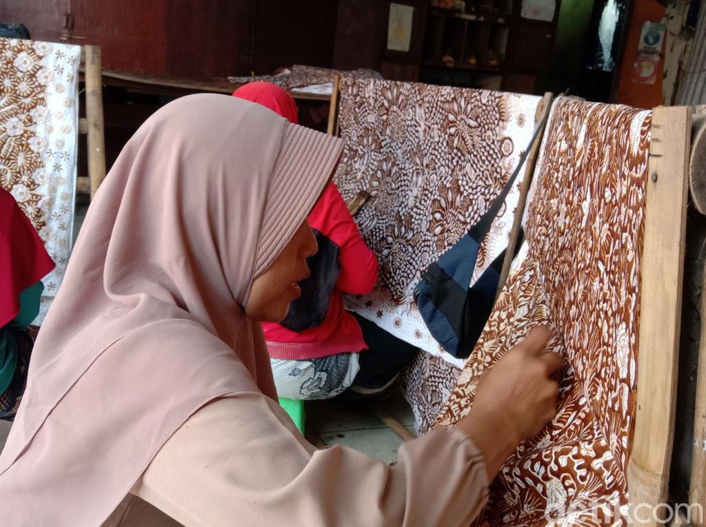 Mengenal Sejarah Batik Tulis Complongan Indramayu Mengenal Sejarah Batik Tulis Complongan Indramayu