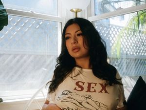 8 Foto Wanita yang Dulu Religius Sampai Tak Nikah, Kini Jadi Model Dewasa 8 Foto Wanita yang Dulu Religius Sampai Tak Nikah, Kini Jadi Model Dewasa