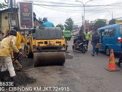 Pembetonan Jalan Dekat Eks ITC Cibinong Menunggu APBD-P Jabar