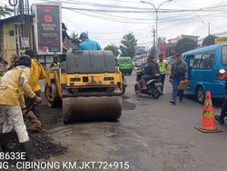 Pembetonan Jalan Dekat Eks ITC Cibinong Menunggu APBD-P Jabar