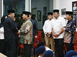 Momen Prabowo Melayat ke Rumah Duka Ayah Kepala BIN Budi Gunawan