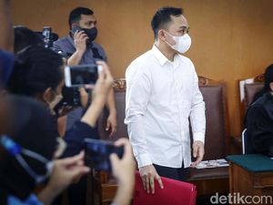 Kuasa Hukum Ricky Rizal Kutip Ayat Al-Quran dalam Duplik Kuasa Hukum Ricky Rizal Kutip Ayat Al-Quran dalam Duplik