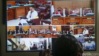 Ekspresi Ricky Rizal Saat Bacakan Pleidoi