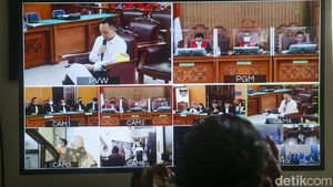 Ekspresi Ricky Rizal Saat Bacakan Pleidoi