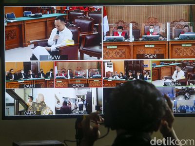 Ekspresi Ricky Rizal Saat Bacakan Pleidoi