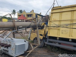 Gardu PLN Ditabrak Truk Batu Bara, 120 Rumah di Jambi Padam Listrik