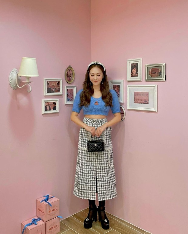 Gaya feminin ala Jessica Jung. Foto: Instagram.com/ jessica.syj Gaya feminin ala Jessica Jung. Foto: Instagram.com/ jessica.syj