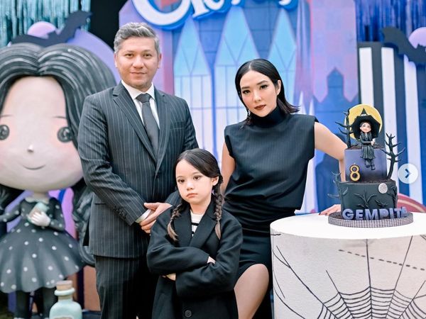 8 Potret Ultah Gempi Anak Gading & Gisel, Kompak Bergaya Ala Addams Family