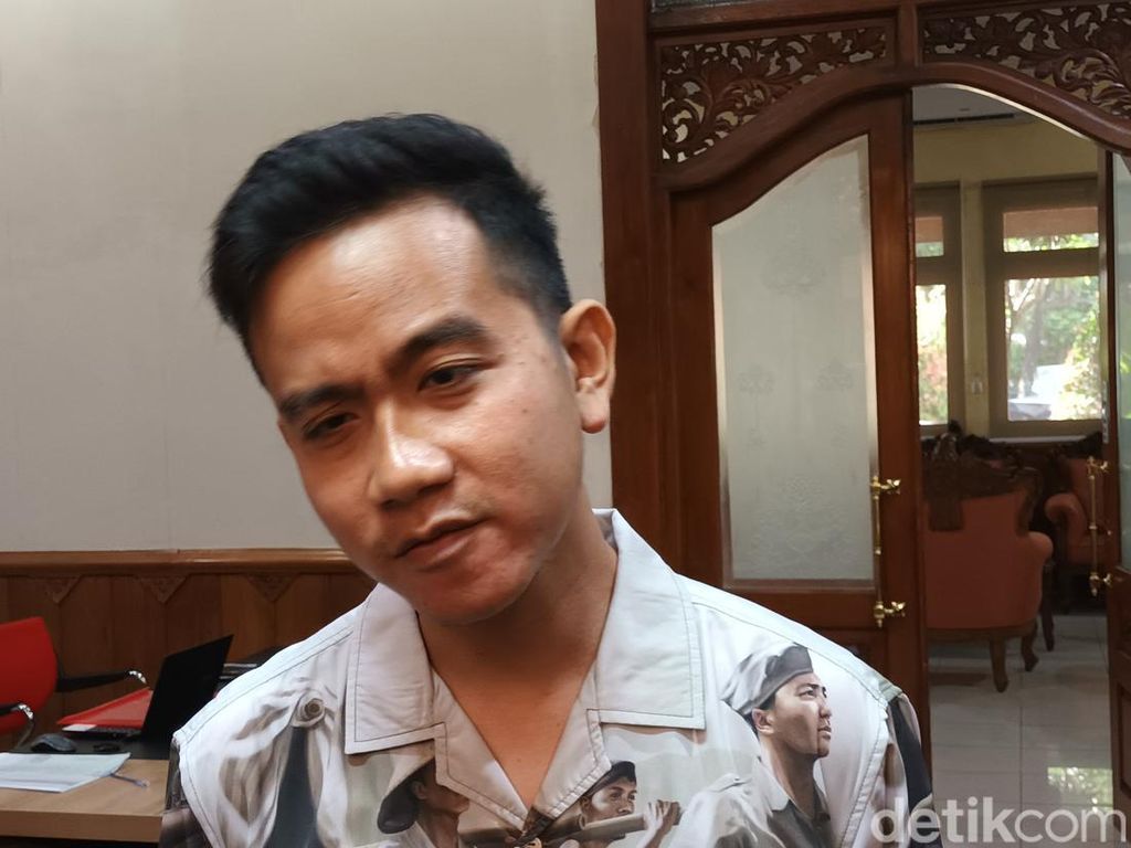 Kena Hoax KPK Setor Uang Korupsi, Gibran Tak Berniat Laporkan Pengunggah Kena Hoax KPK Setor Uang Korupsi, Gibran Tak Berniat Laporkan Pengunggah