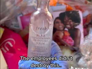 Kisah Wanita Rela Menyelam Tempat Sampah Demi Skincare dan Makeup Gratis