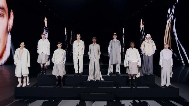 65 tahun yang lalu, pada 30 Januari 1958, Yves Saint Laurent mempersembahkan koleksi debutnya untuk Dior