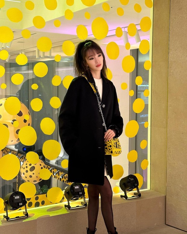 Adu Gaya 8 Seleb Pakai Tas Louis Vuitton x Yayoi Kusama, Nayeon Twice  hingga Bunga Citra Lestari - Fashion