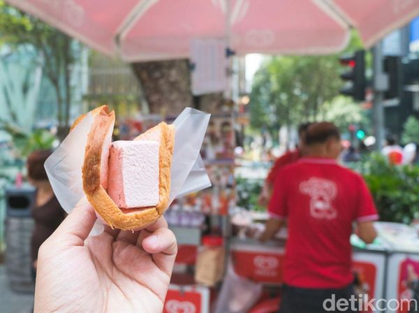 Jajanan Wajib Jika ke Singapura, Ngemil Es Krim Uncle di Orchard
