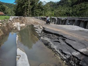 Jalan Penghubung Desa Wisata di Bantul Amblas
