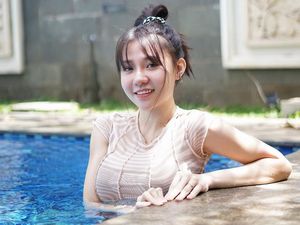 Jena Dammaya Demen Basah-basahan, Jago Berenang Tiduran